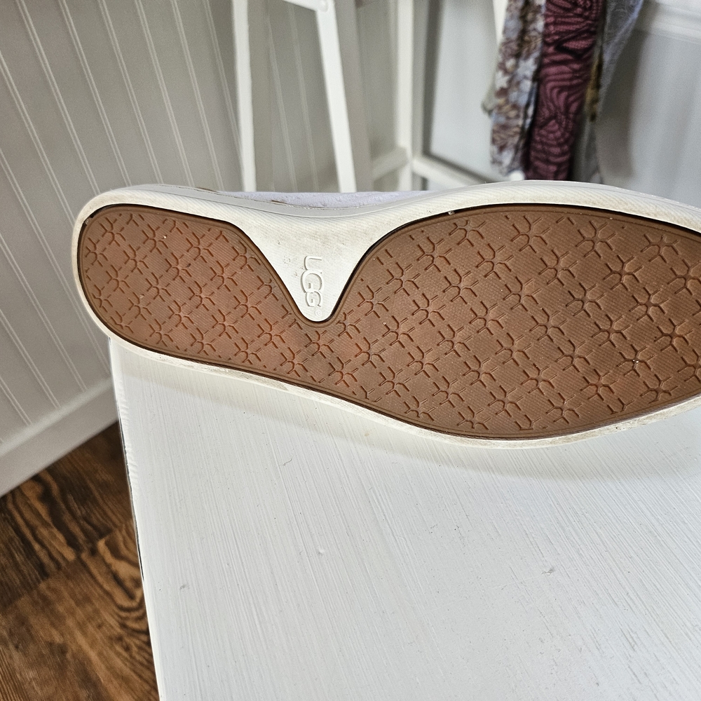 UGG Women's Slip-On Shoes  - Sz 8 - Picture 6 of 7